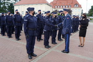 Komendant Wojewódzki gratuluje policjantce