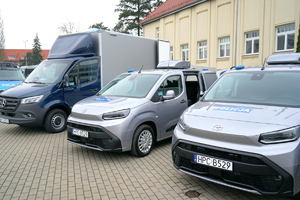 Nowe pojazdy służbowe Mercedes-Benz Sprinter i Toyota Proace