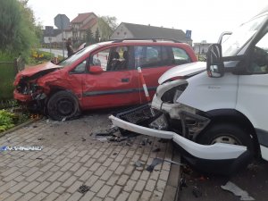 uszkodzone samochody iveco i opel