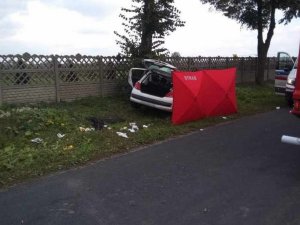 samochód peugeot uczestniczący w wypadku