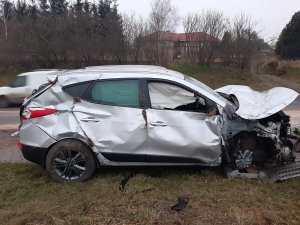 bok samochodu hyundai po kolizji uszkodzony