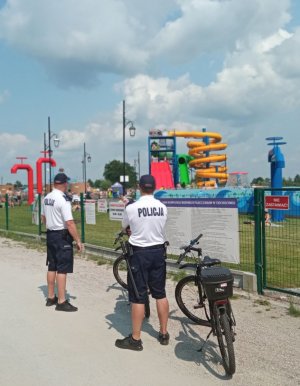 Policjanci na rowerach patrolują Ciechocinek