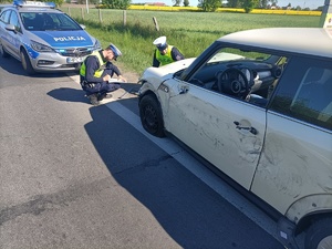 policjanci w trakcie oględzin