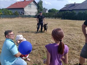 pokaz posłuszeństwa psa służbowego