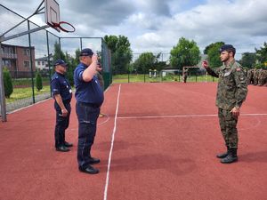 kadet melduje komendatowi