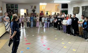 spotkanie policjantki z dziećmi