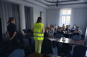 Wspólne spotkanie służb Policji i Stacji Sanitarno Epidemiologicznej z młodzieżą