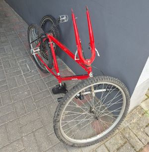 rower koloru czerwonego