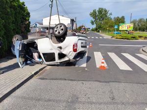 auto które dachowało