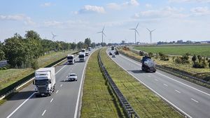 widok z góry na ruch na autostradzie