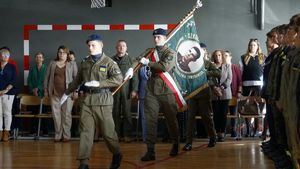 uczniowie wprowadzają sztandar szkoły