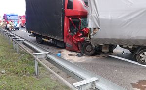 przód pojazdu w tyle poprzedzającego pojazdu