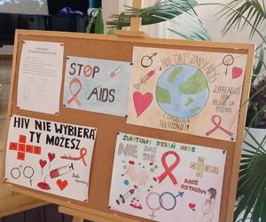 tablica z pracami uczniów